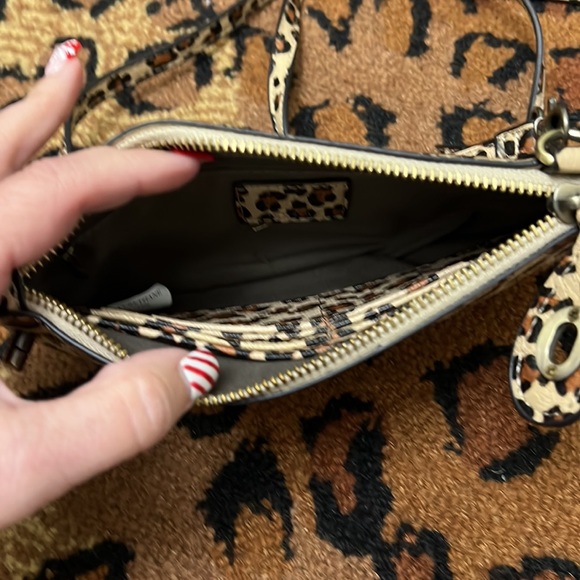 Leopard Print Wristlet - Picture 4 of 7